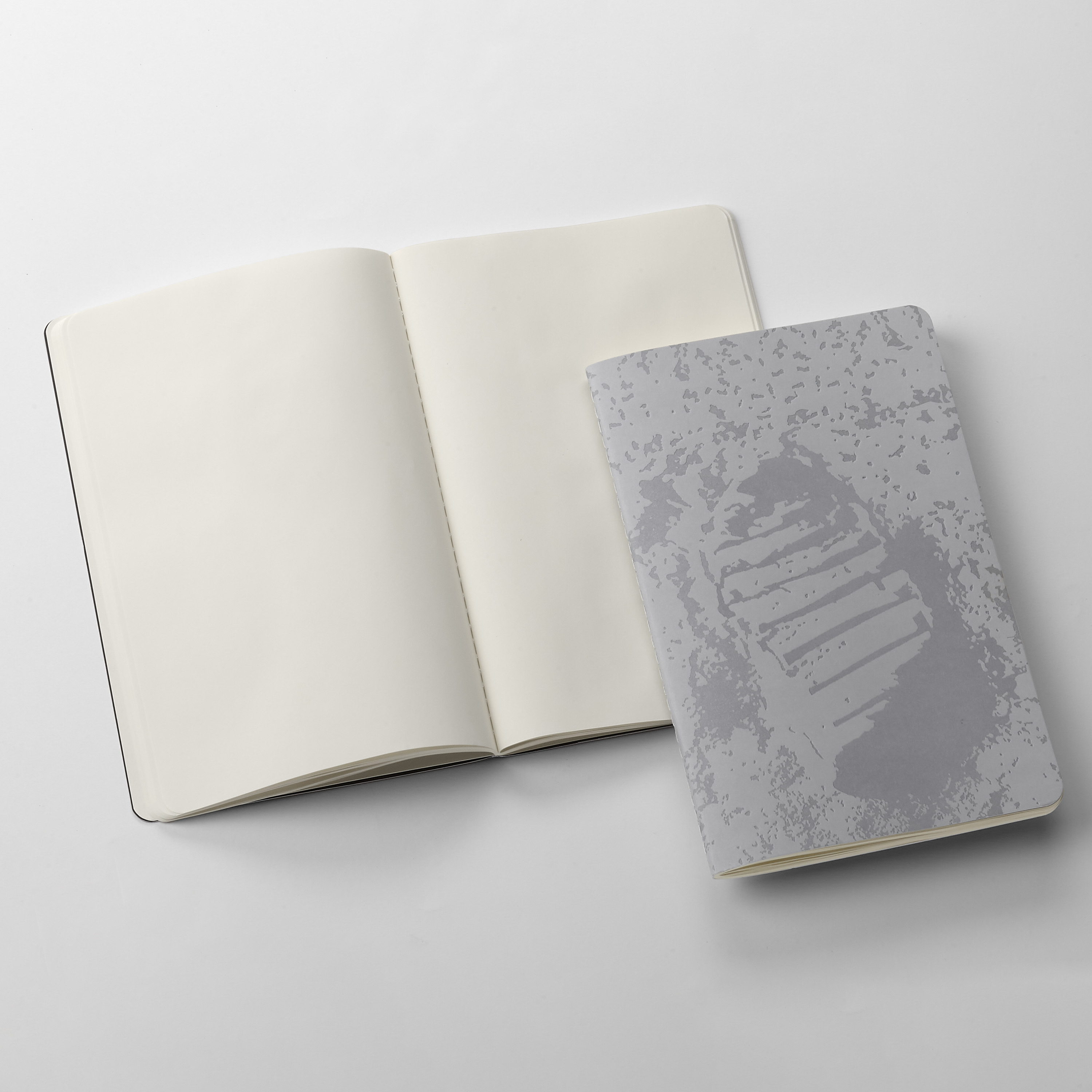 Quaderni cahier in edizione limitata NASA-inspired Set di due quaderni Cahier, large, pagine bianche